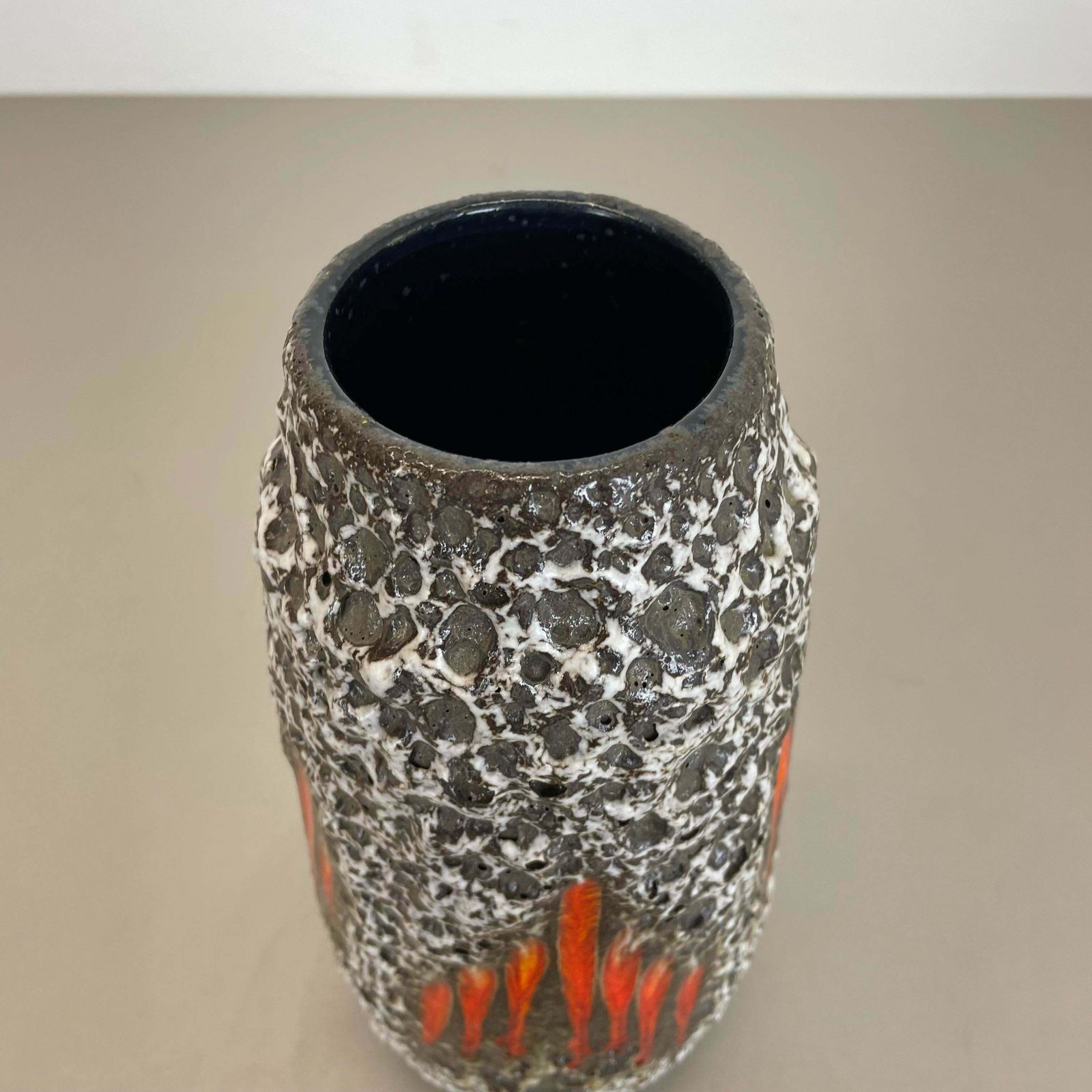 photo vintage Extraordinary Lora Zig Zag Pottery Fat Lava Vase By Scheurich, Germany, 1970s
