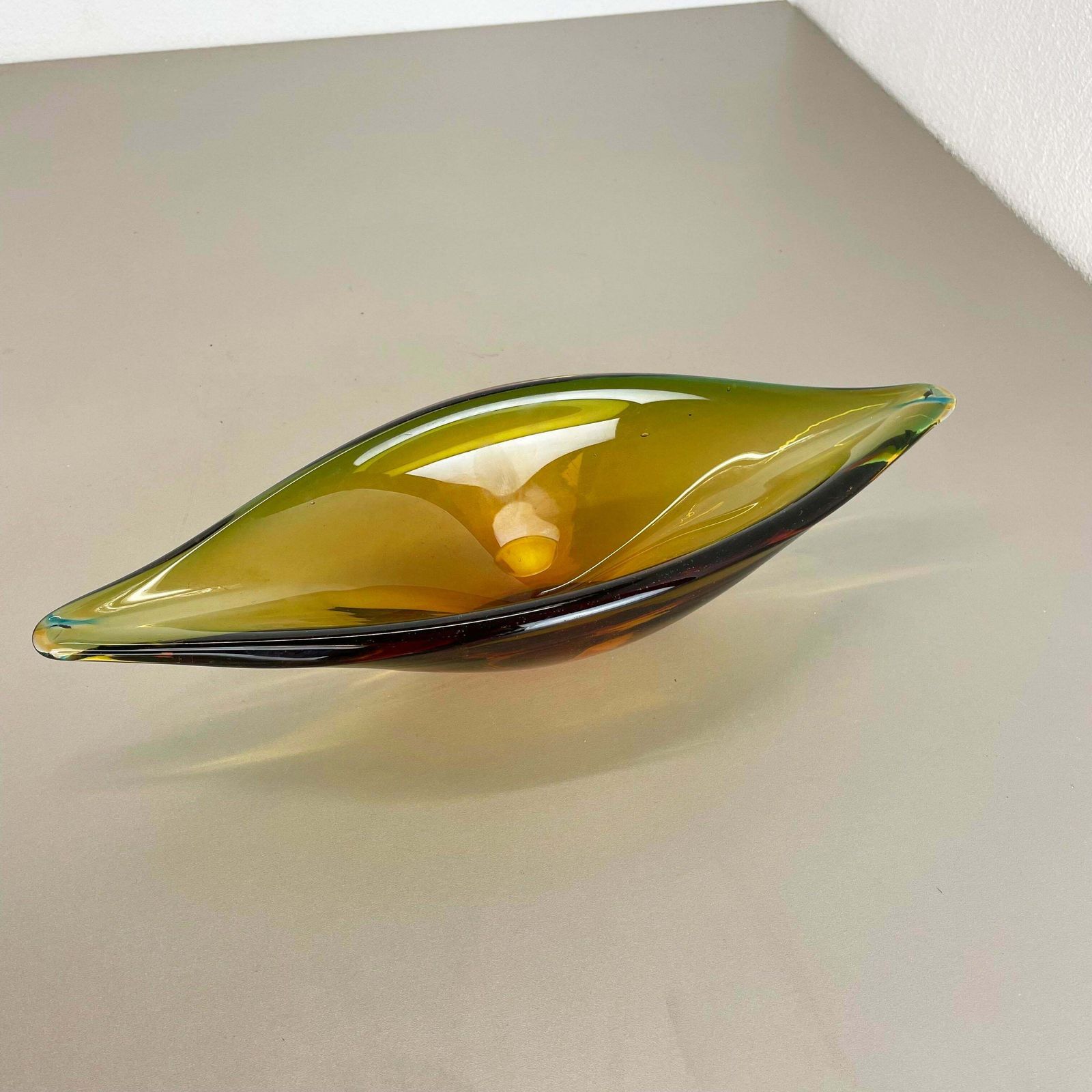 1,8 Kg Glass Bowl Shell Centrepiece By Flavio Poli Attrib Murano Italy 1970s photo Home Decor