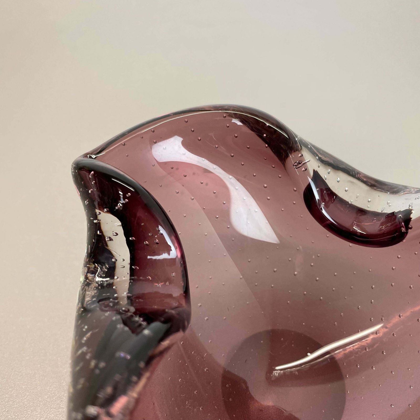 photo furniture Large Pink Murano Bubble Glass Bowl Element Shell Ashtray Murano Italy 1970s