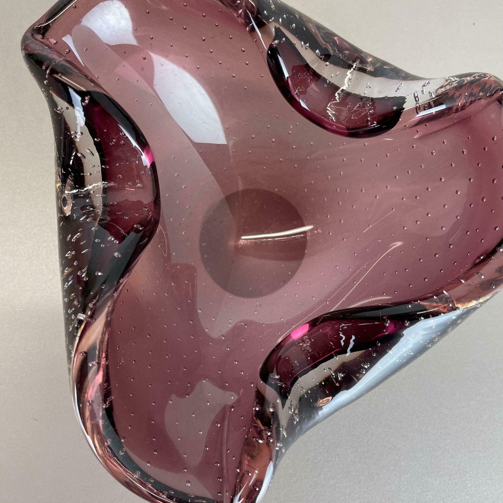 446.0 Large Pink Murano Bubble Glass Bowl Element Shell Ashtray Murano Italy 1970s photo