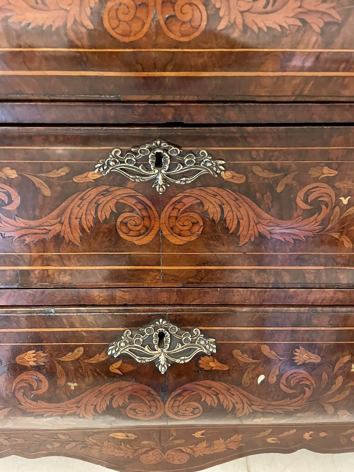 Antique 18th Century Quality Burr Walnut Floral Marquetry Inlaid Bombe Shaped Bureau photo Furniture
