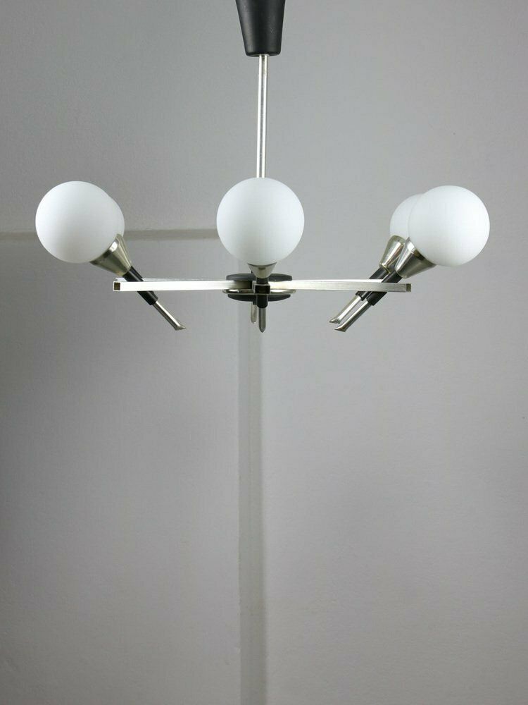 photo vinterior Space Age Italian Chandelier In Aluminum And Opaline Glass