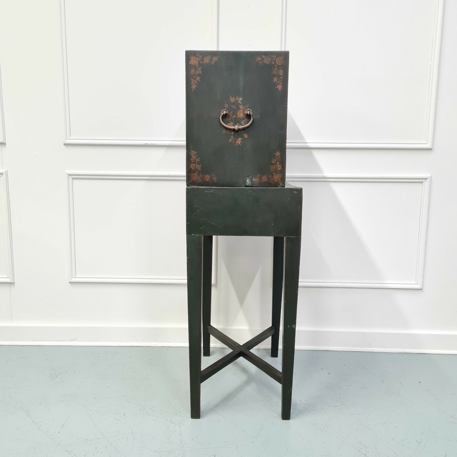 Decorative Quality Collectors Cabinet C1880 Free Delivery England/Wales photo vinterior