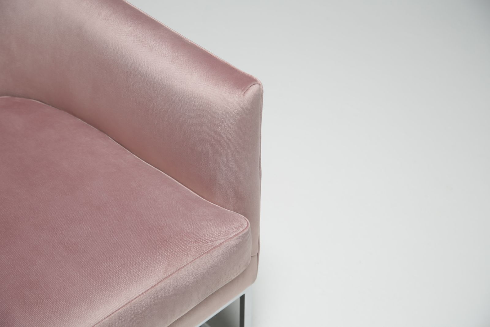 photo buy Mid Century American Tub Chair By Bernhardt