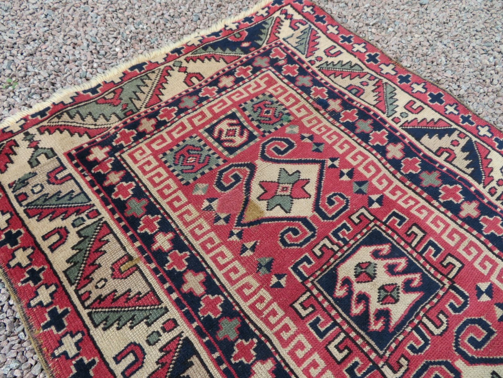 Charming Antique Turkish Bergama Rug. West Anatolia. Circa 1910. 180cm X 98cm. photo vinterior