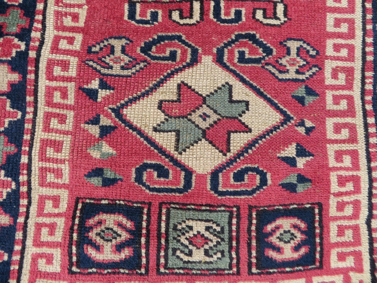 photo vinterior Charming Antique Turkish Bergama Rug. West Anatolia. Circa 1910. 180cm X 98cm.