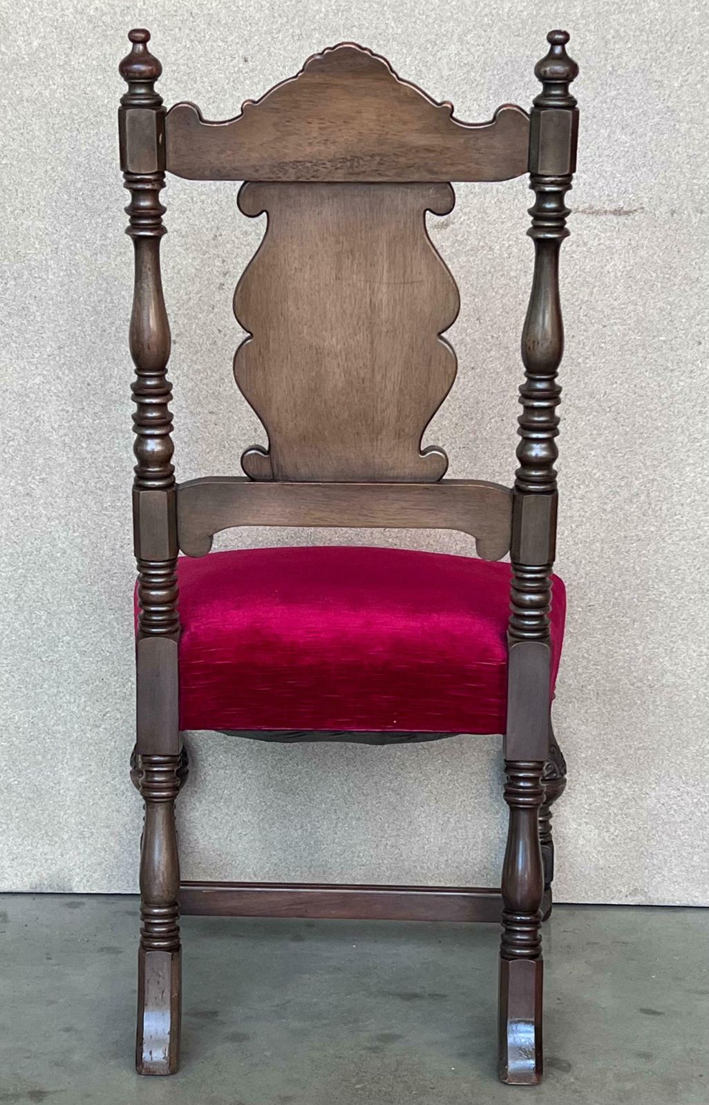 Ensemble de six chaises françaises en noyer sculpté, pieds tournés et assise en velours, XIXe siècle photo buy