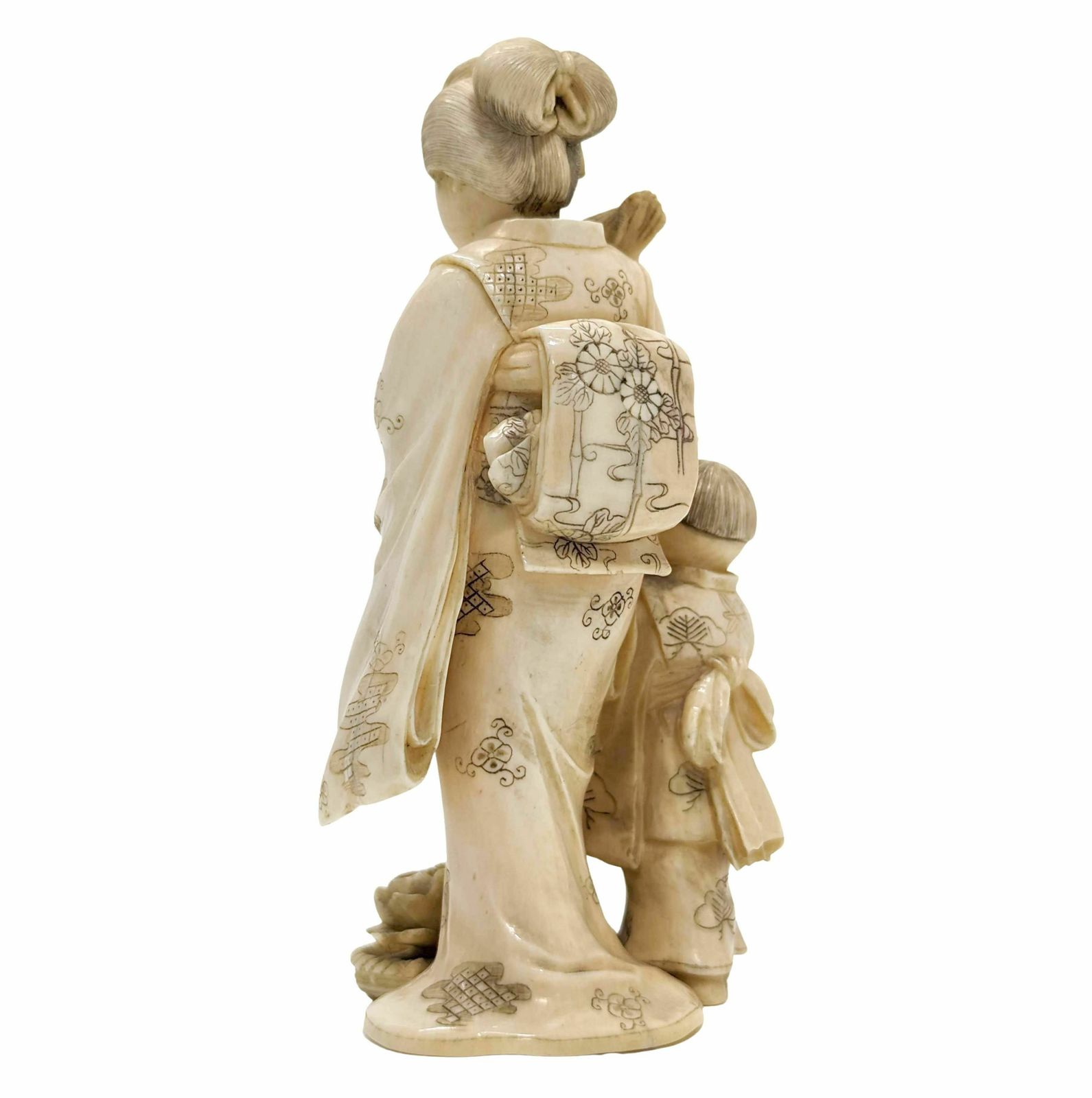 Okimomo In Ivory, Xixth Century The Mother The Son And The Hens photo 2109.0