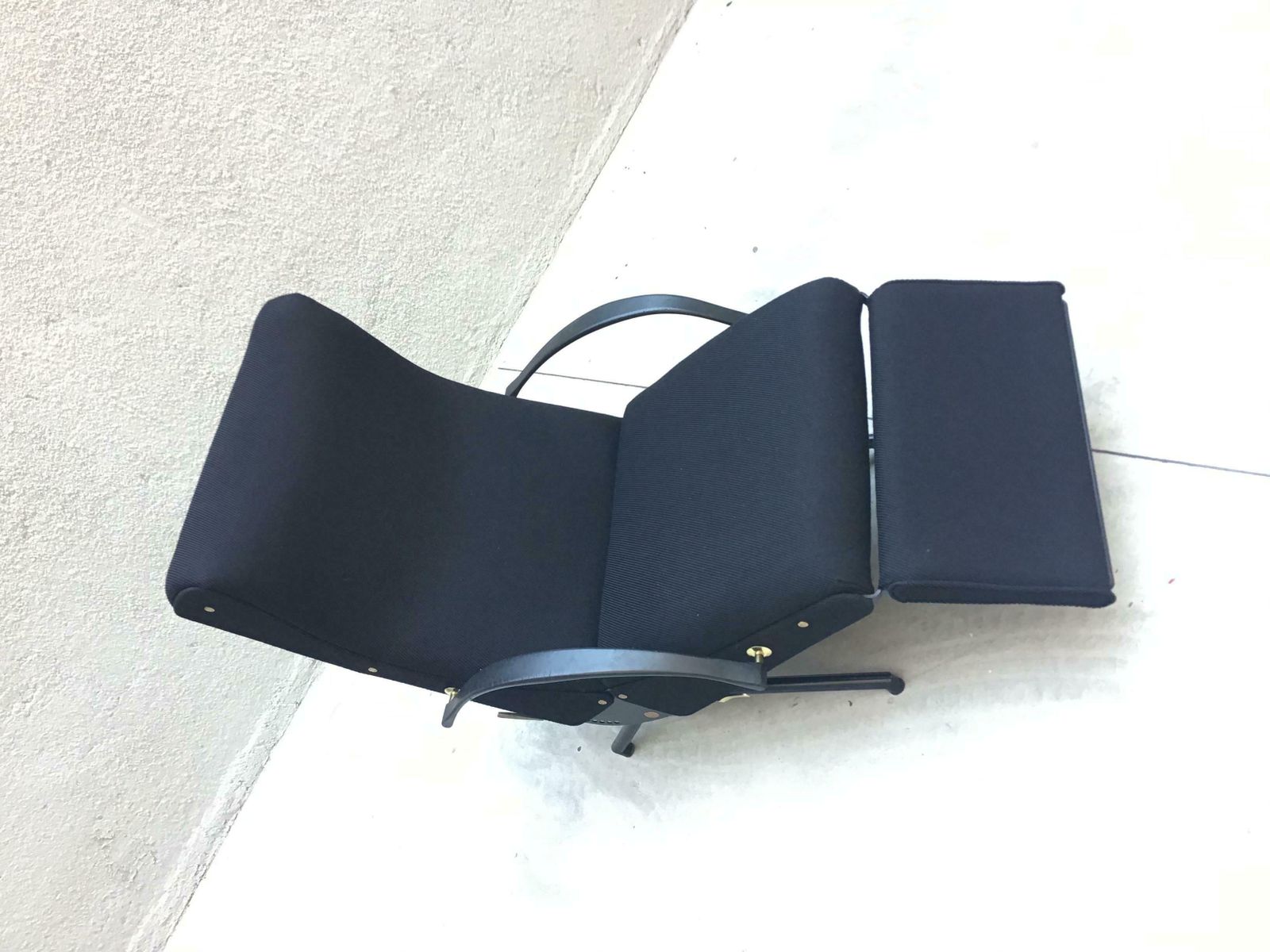 photo furniture Osvaldo Borsani P40 Chaise Long Tecno Iron Brass Cloth 1955 Italy
