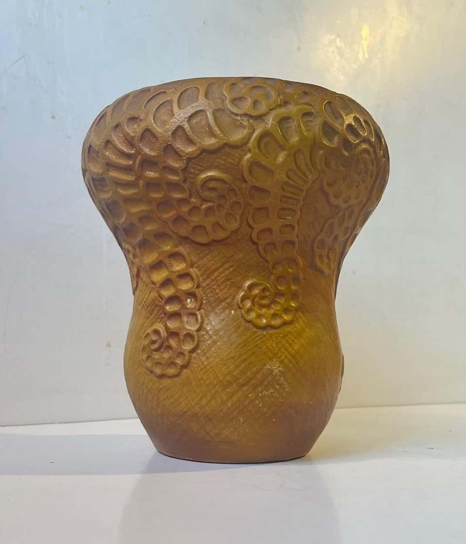 Antique Terracotta Gourd Vase Decorated With Squid Tentacles photo 1537.0