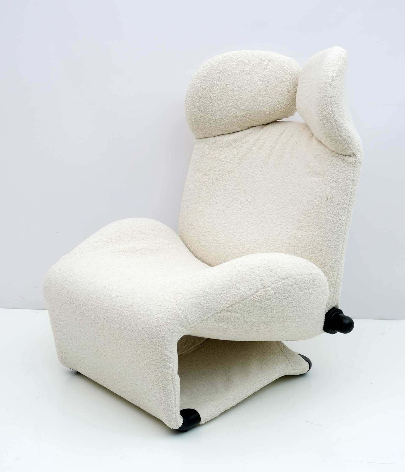 Bouclè Wink Lounge Chair By Toshiyuki Kita For Cassina, 1980s photo buy