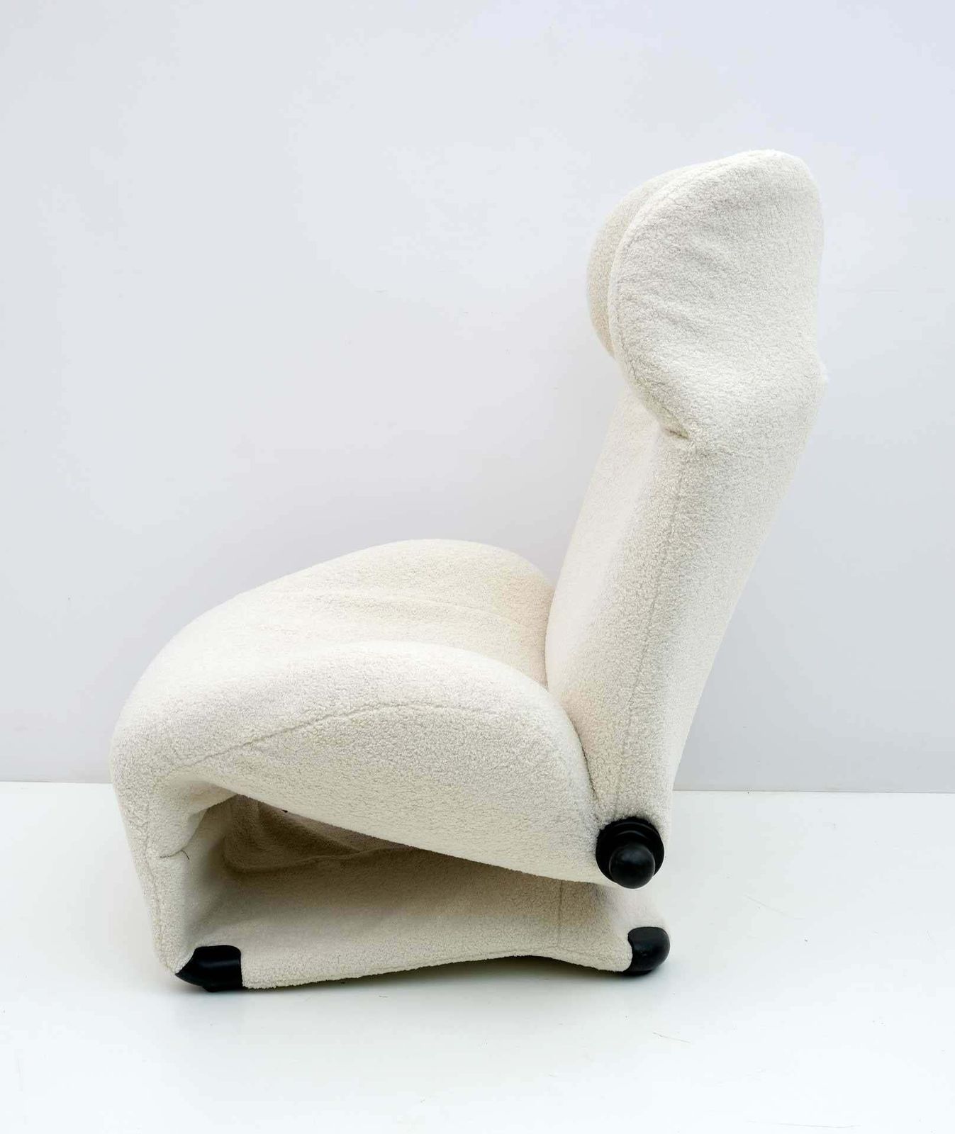 Bouclè Wink Lounge Chair By Toshiyuki Kita For Cassina, 1980s photo vintage