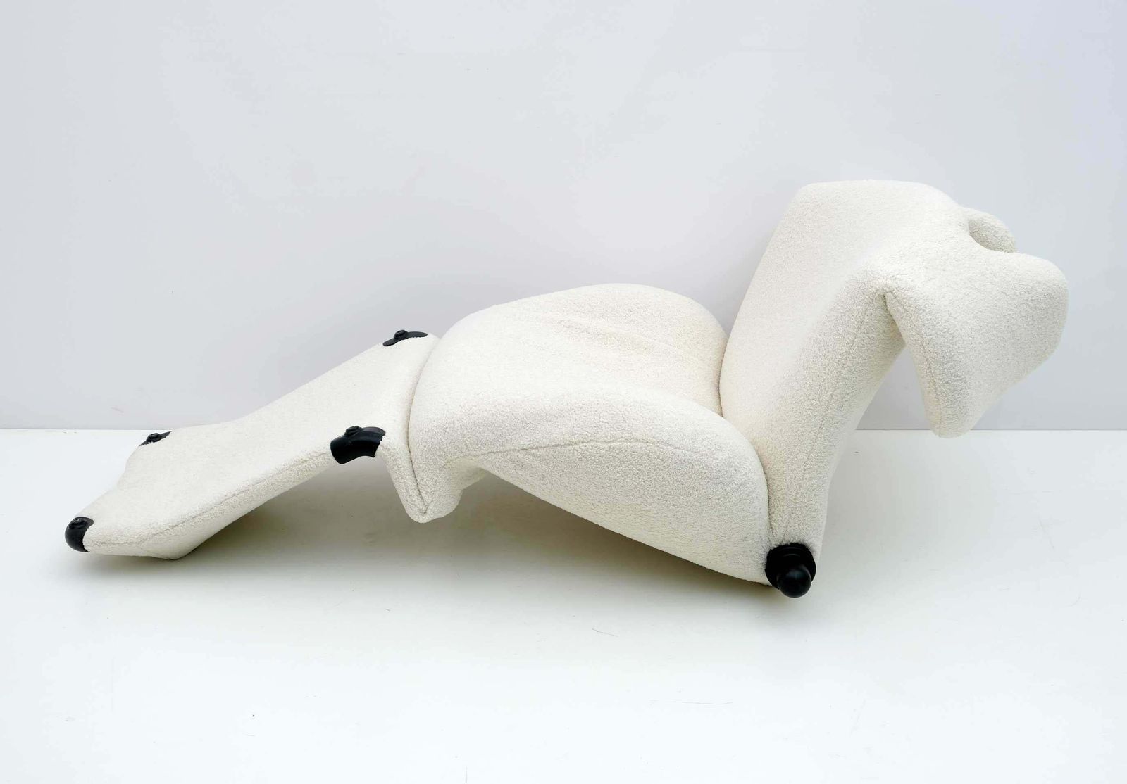 photo furniture Bouclè Wink Lounge Chair By Toshiyuki Kita For Cassina, 1980s