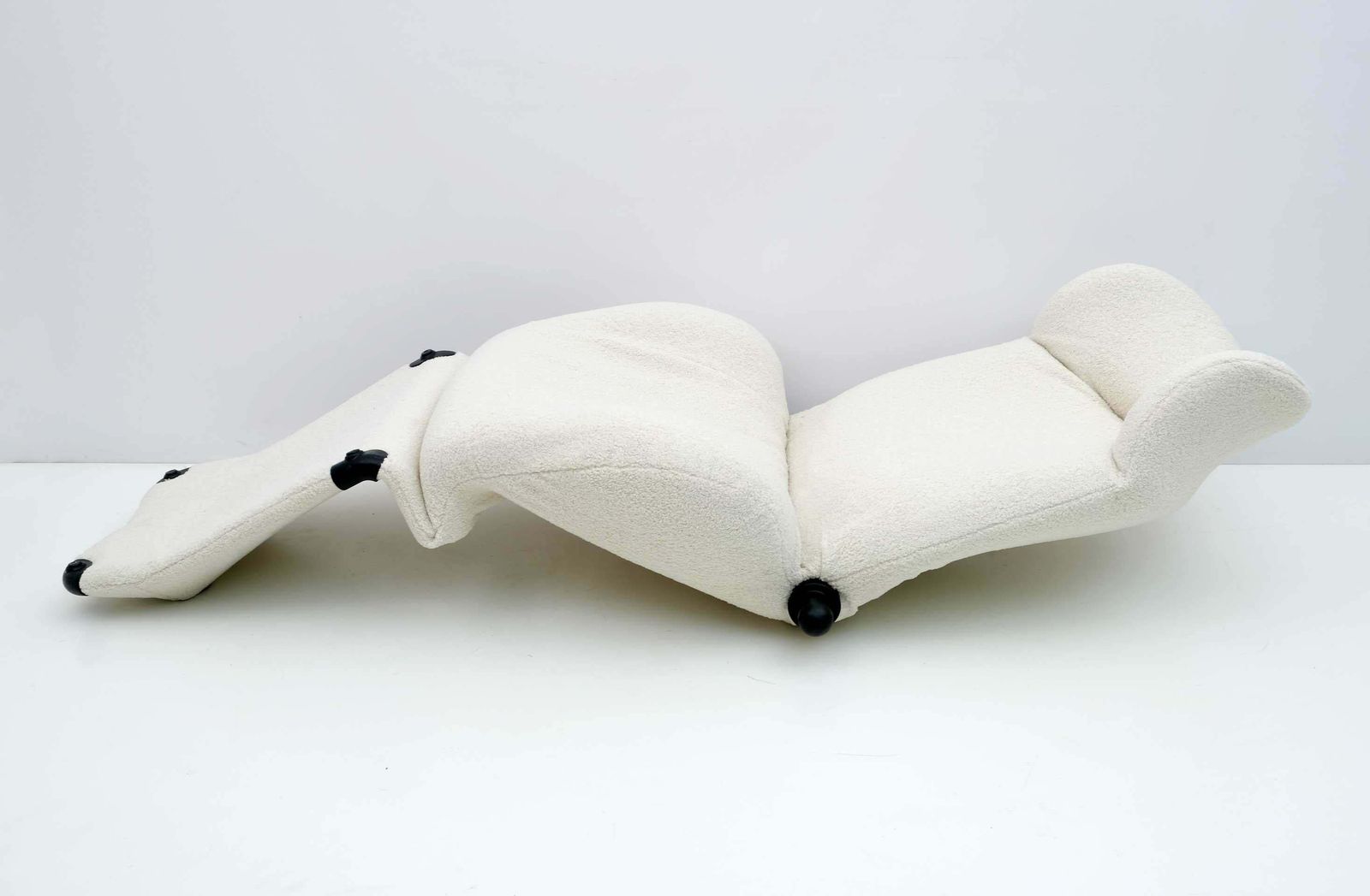 Furniture Bouclè Wink Lounge Chair By Toshiyuki Kita For Cassina, 1980s photo