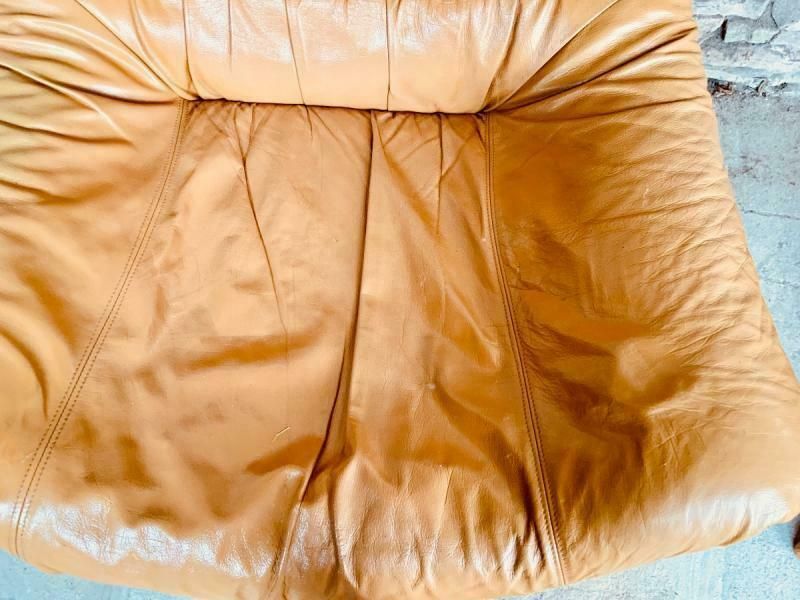 Salon Maison Regain In Wood And Leather photo Furniture