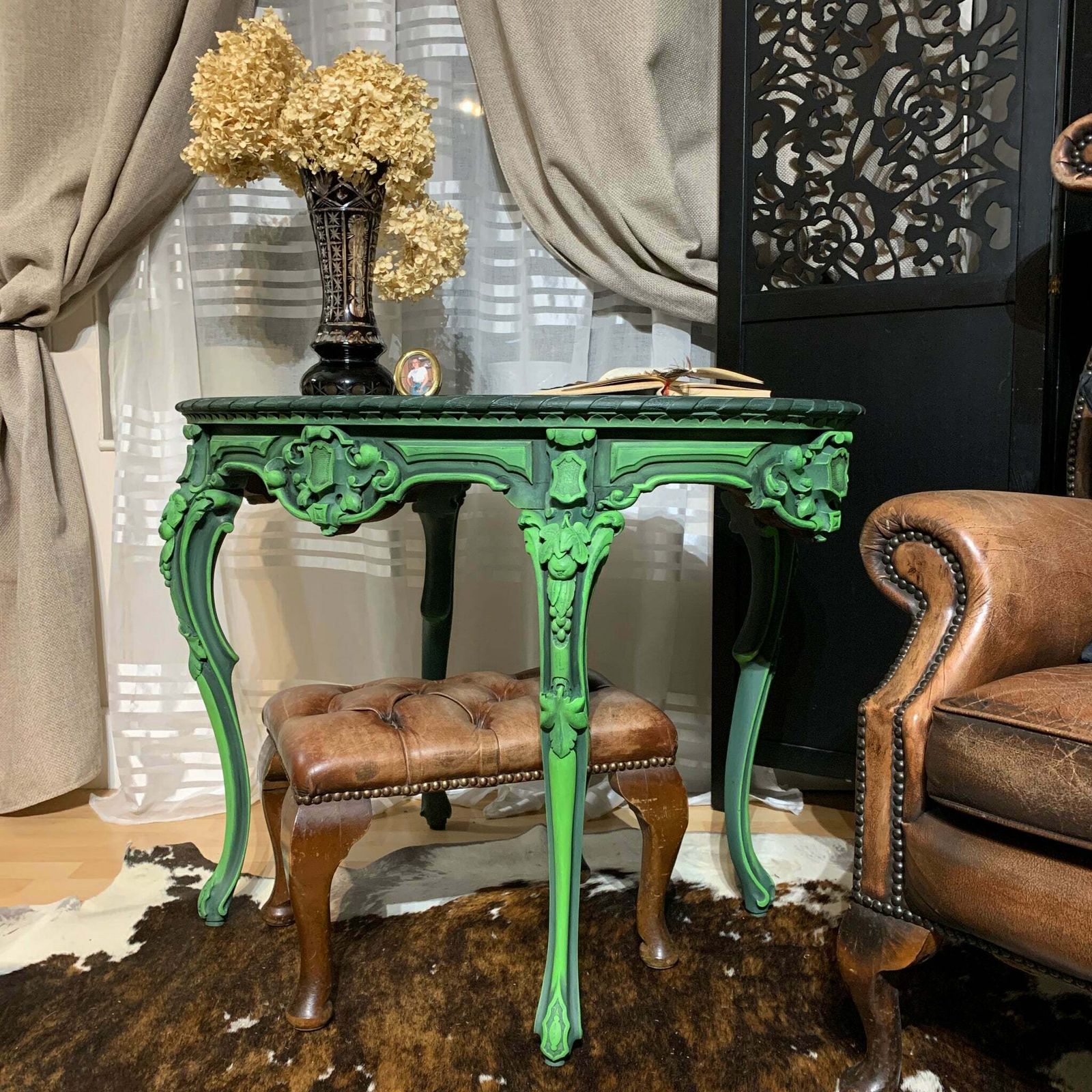 photo vinterior Painted French Antique Table Oval Ornate Carvings Green And Black Colours