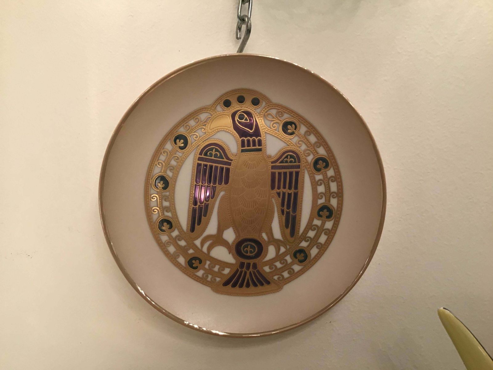 photo vintage Morbelli Porcelain “Gioiellò Germany Wall Plate Worked With Pure Gold 1960 Italy