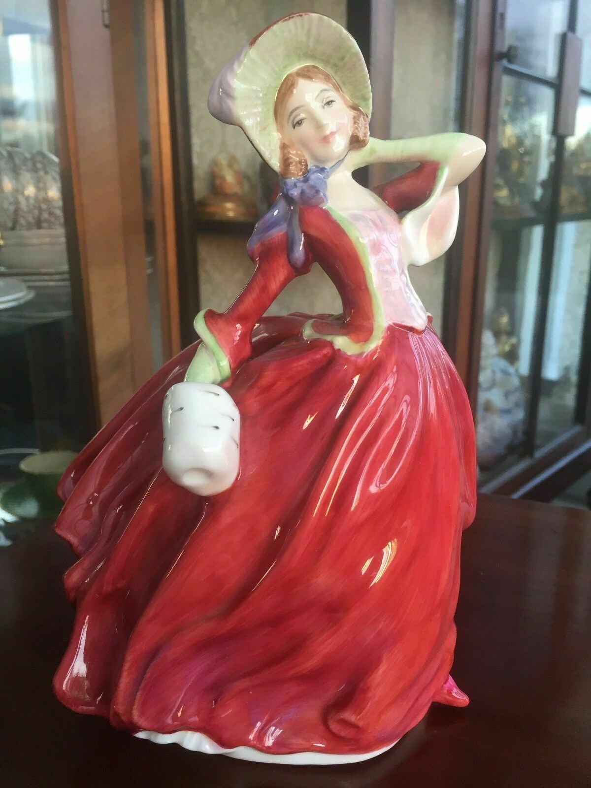 Royal Doulton Figurine Hn1934 Autumn Breezes 1939 photo furniture