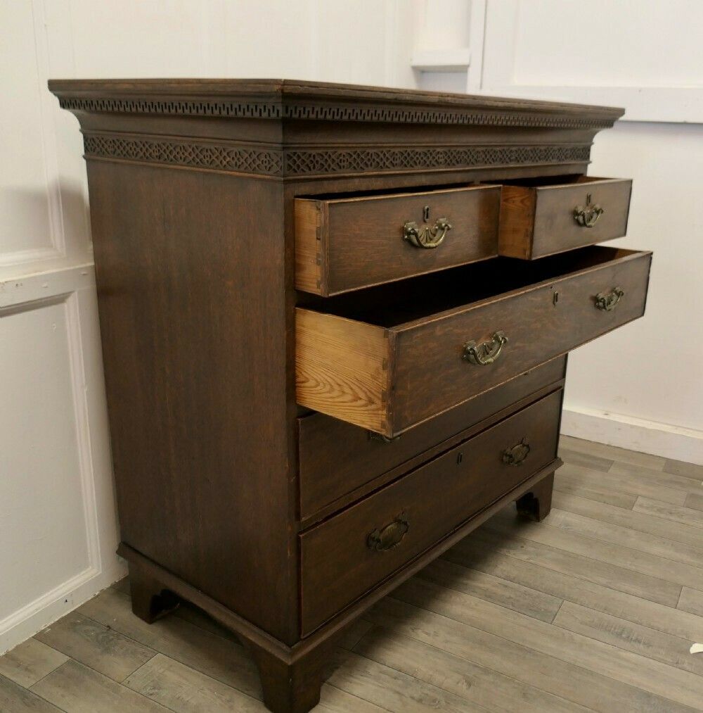 A Large Oak Chest Of Drawers photo vinterior
