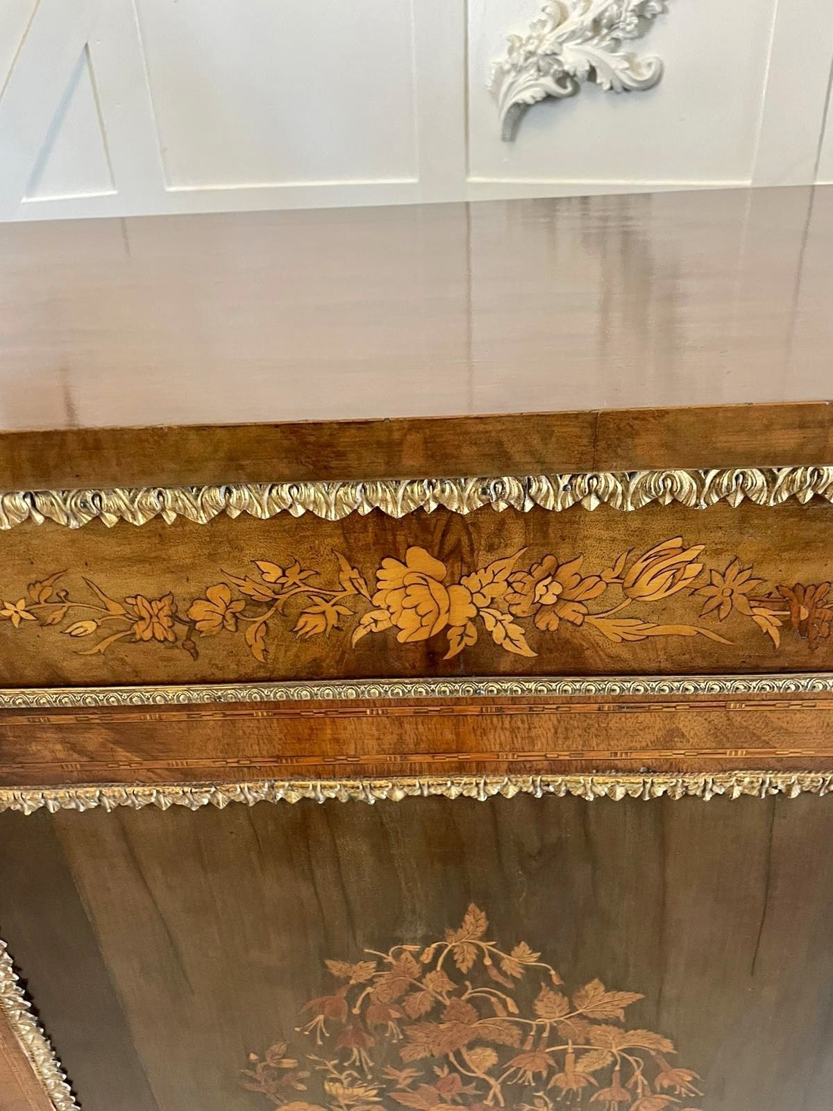 photo furniture Antique 19th Century Quality Burr Walnut Marquetry Inlaid Credenza/Sideboard