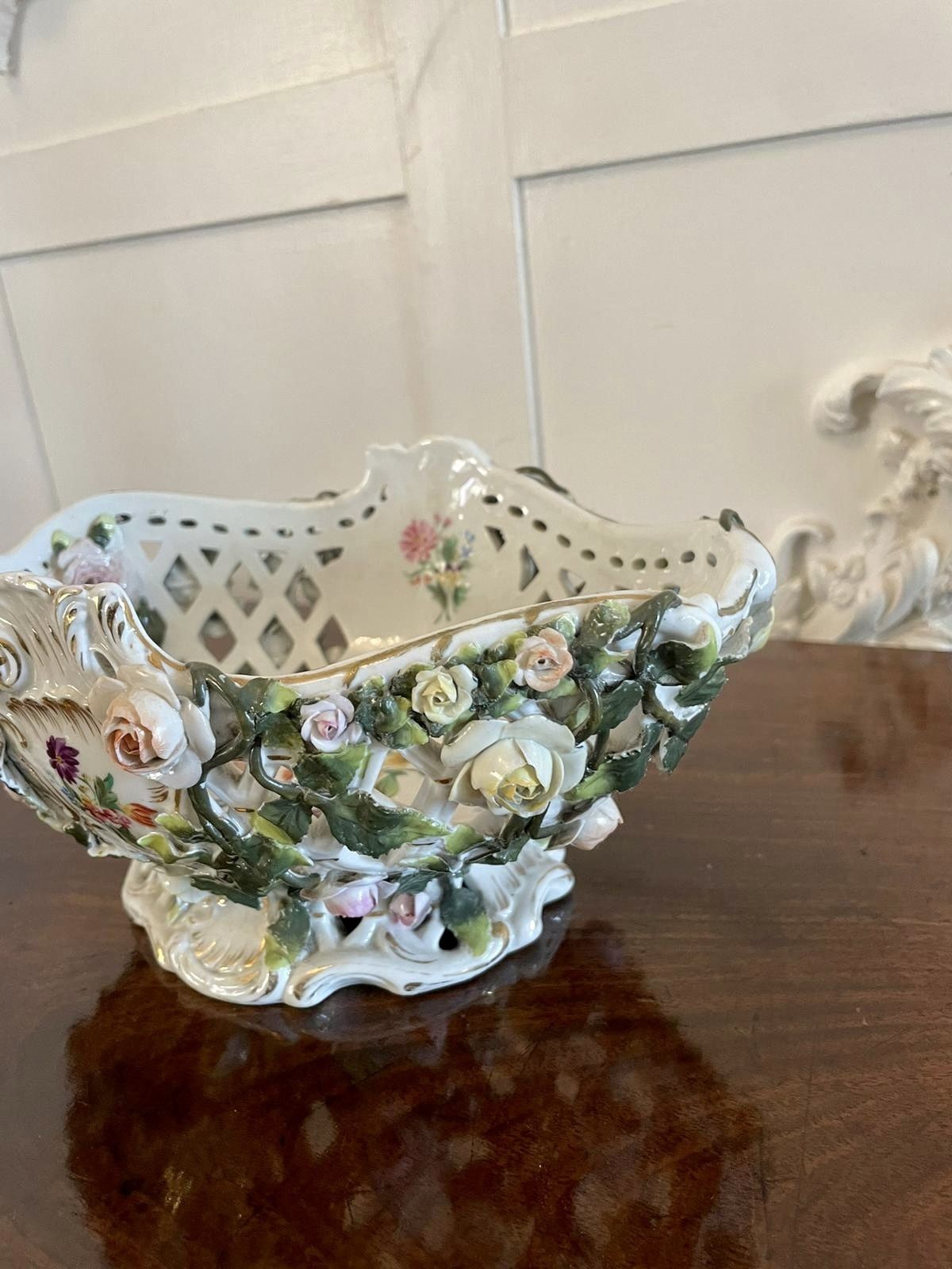 photo vinterior Antique 19th Century Meissen Style Work Basket Dish