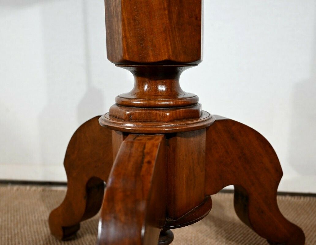 photo vinterior Small Tripod Pedestal Table In Mahogany, Restoration Period   1st Part Of The 19th Century