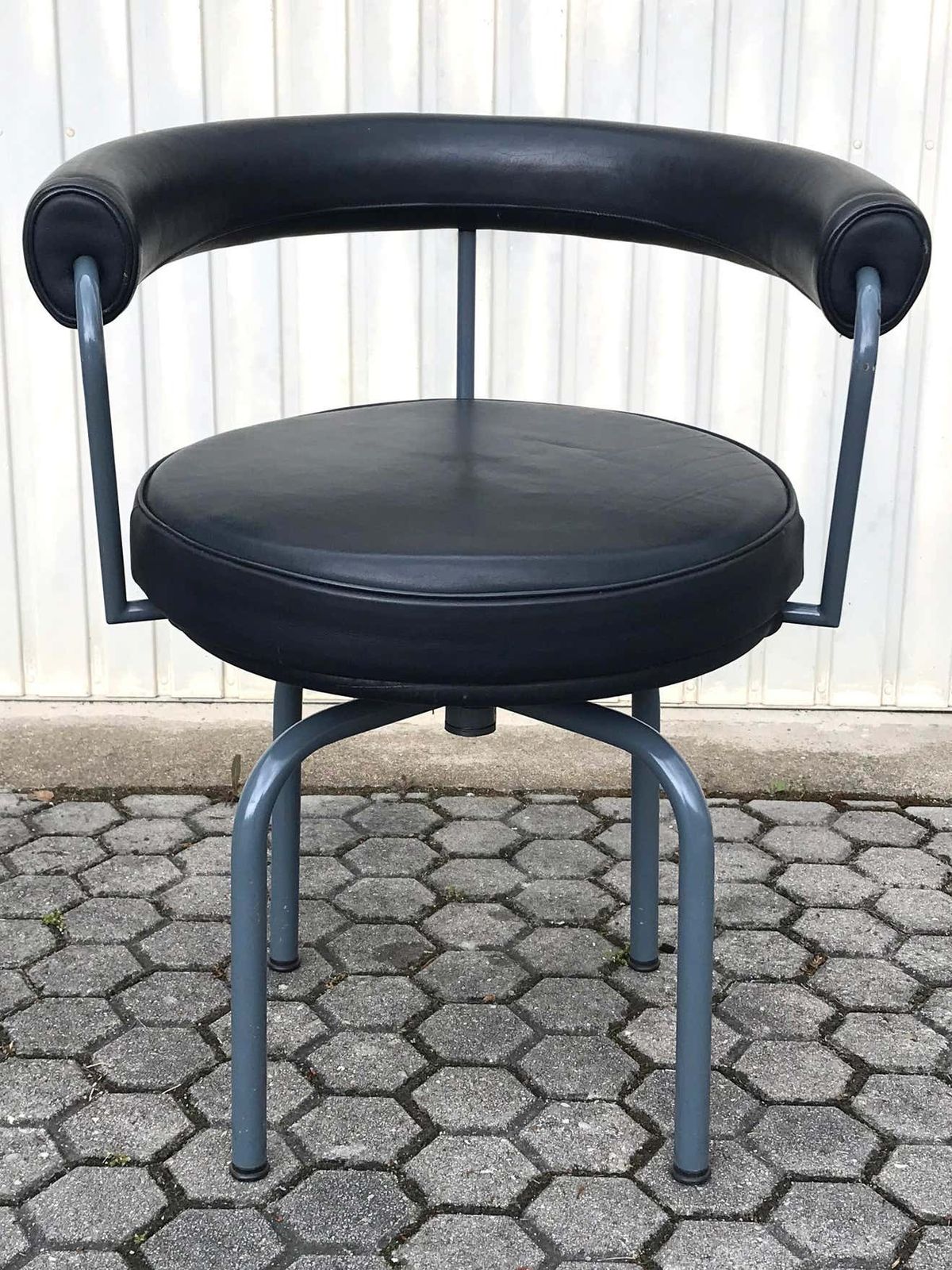 Set Of Six Cassina Swivel Arm Chairs Lc7 By Le Corbusier, Perriand & Jeanneret photo buy