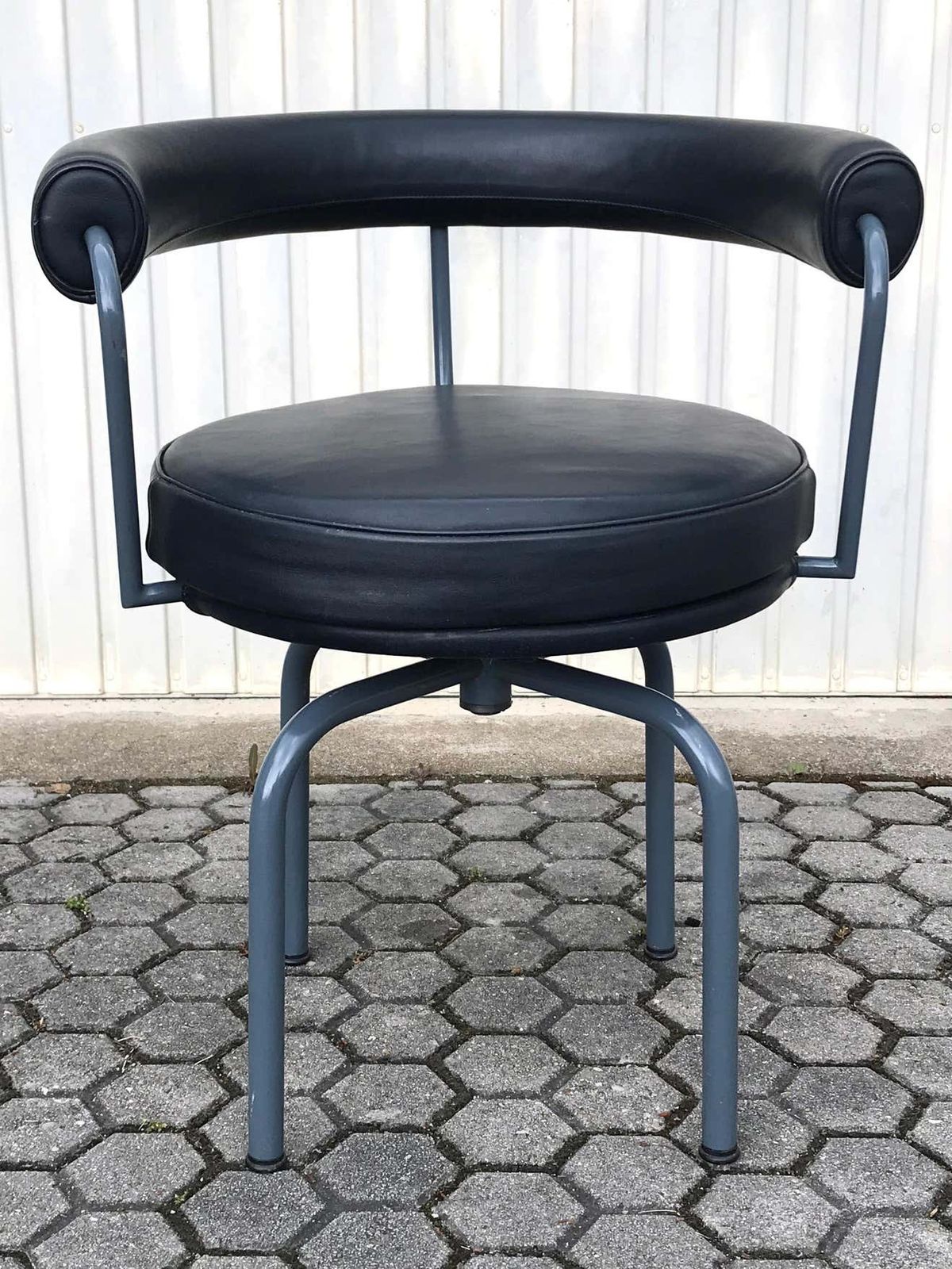 photo furniture Set Of Six Cassina Swivel Arm Chairs Lc7 By Le Corbusier, Perriand & Jeanneret