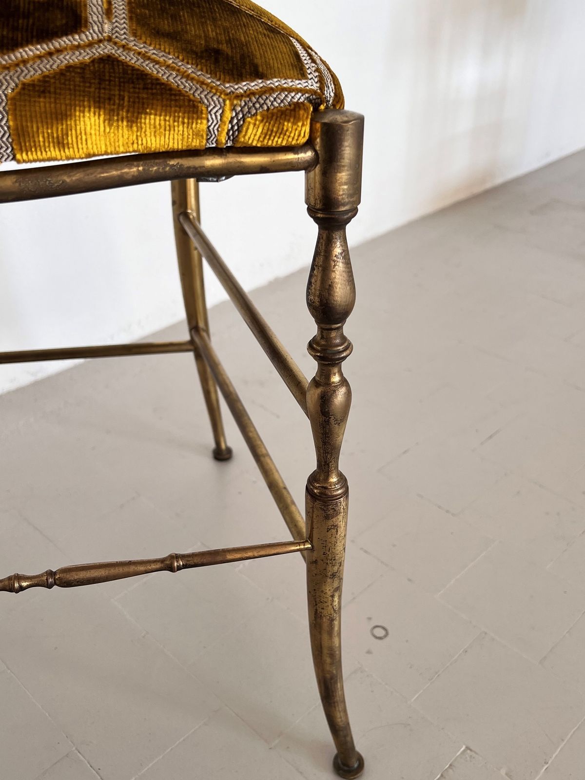 Italian Midcentury Chiavari Chair In Full Brass With New Upholstery From Designers Guild, 1970s photo vintage