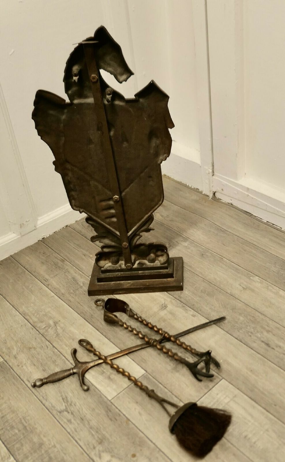 photo furniture Iron Knight And Horse Armoured Companion Set