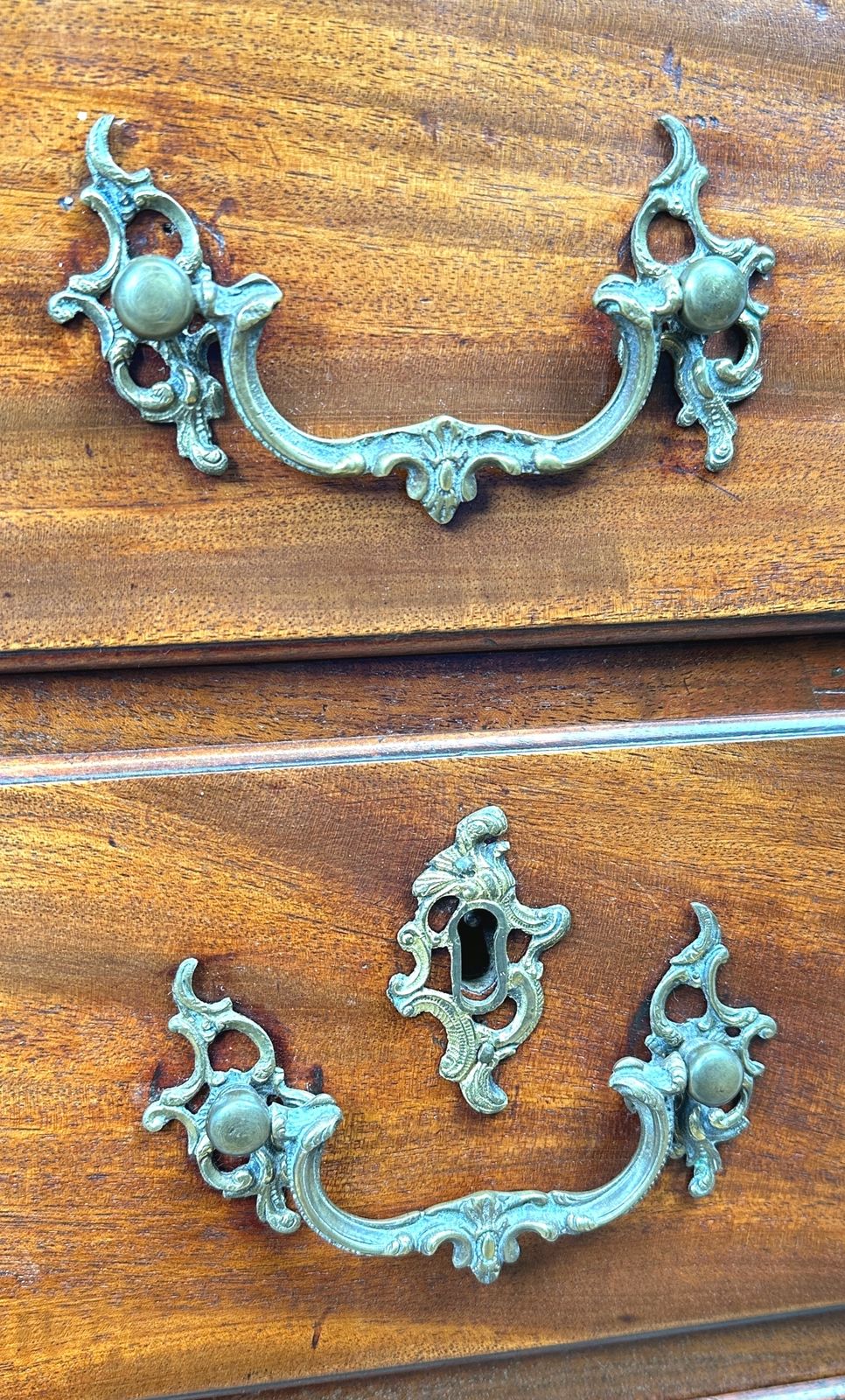 Georgian 18th Century Mahogany Kneehole Desk (England, Circa 1760) photo furniture