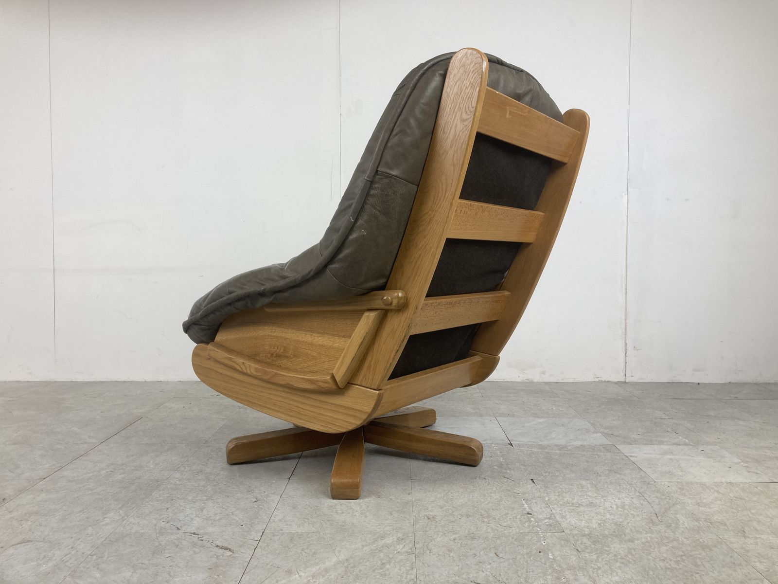 photo furniture Brutalist Oak And Leather Swivel Chair, 1970s