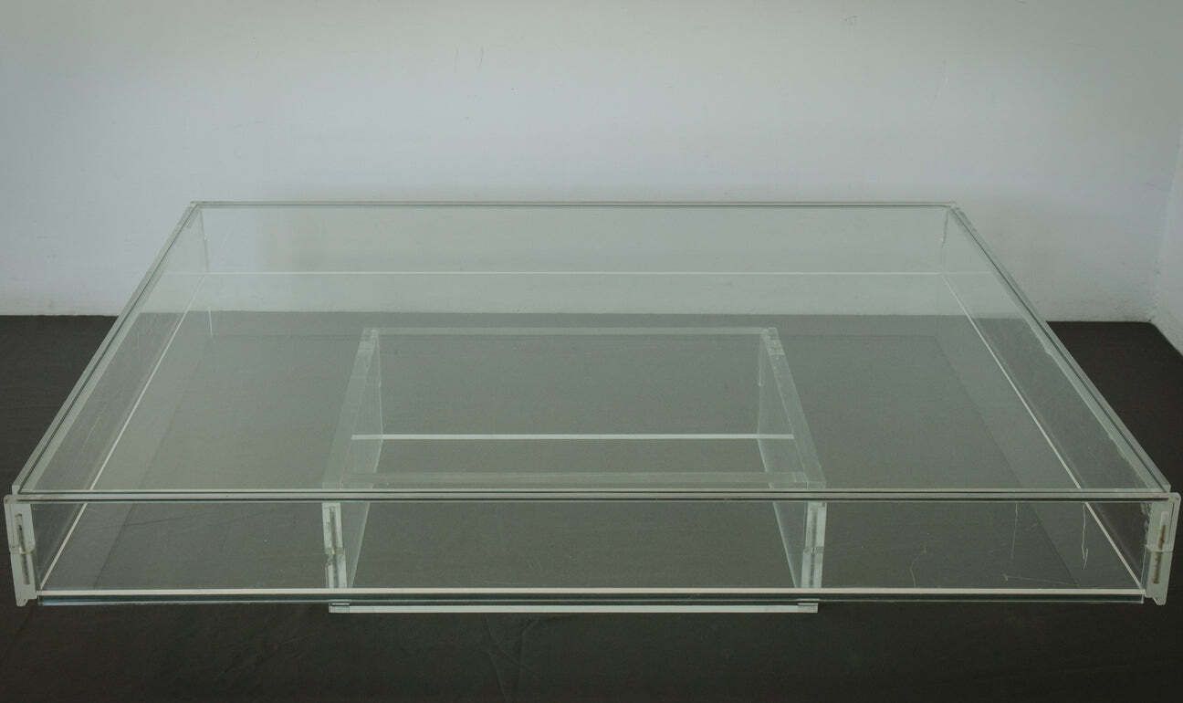 Grote Modernistische Salontafel Van Glas En Perspex, Jaren 1970. photo furniture