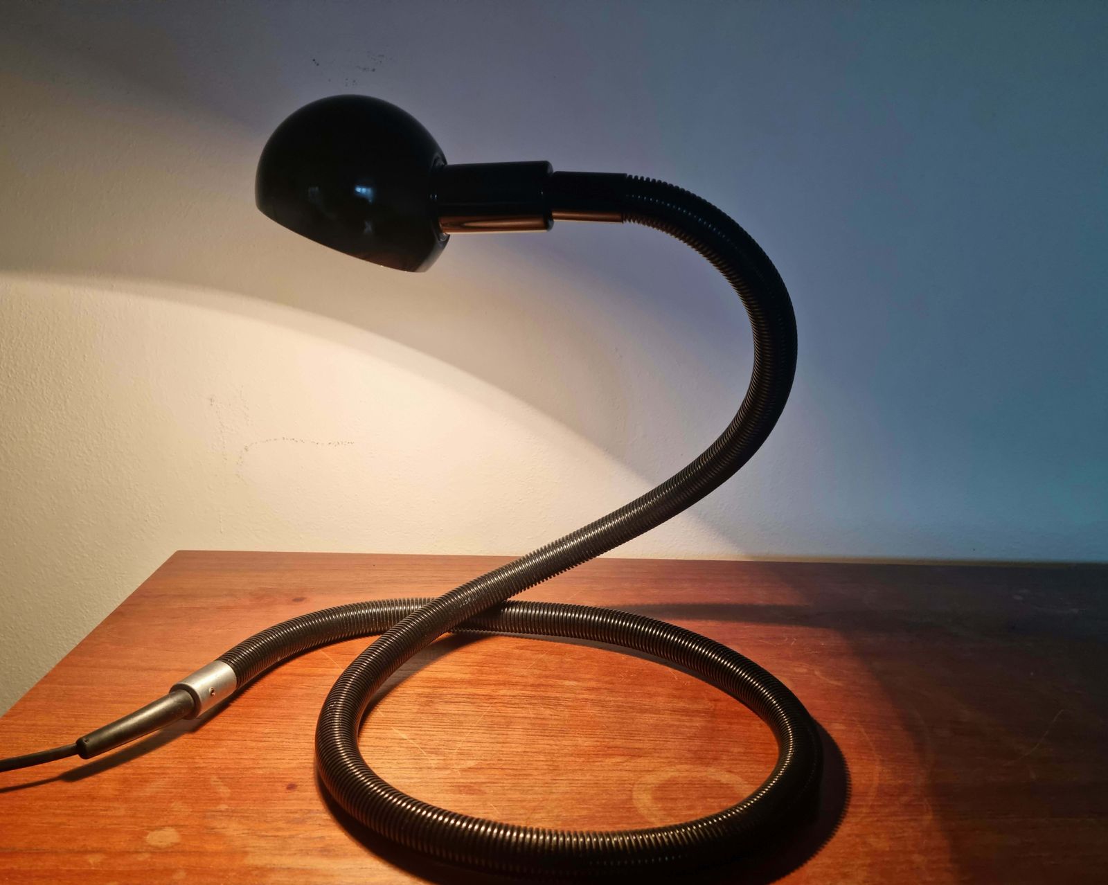 photo buy Large Black Adjustable Iconic Table Lamp Hebi, Isao Hosoe, Valenti Luce, 1970s