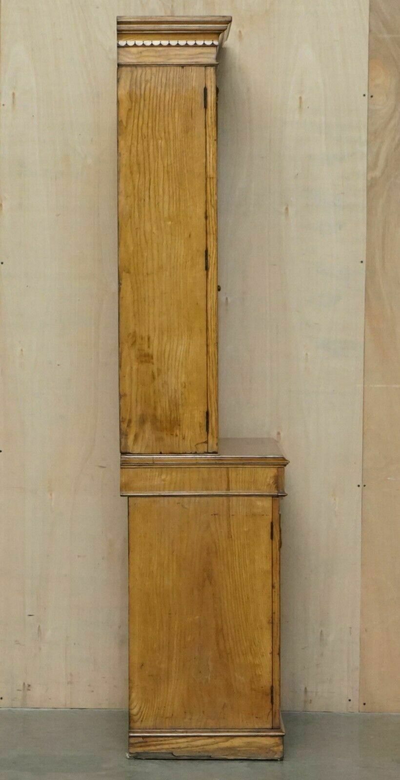photo vintage Antique Victorian 1840 A Blain & Son Liverpool Pollard Oak Bookcase Cupboard