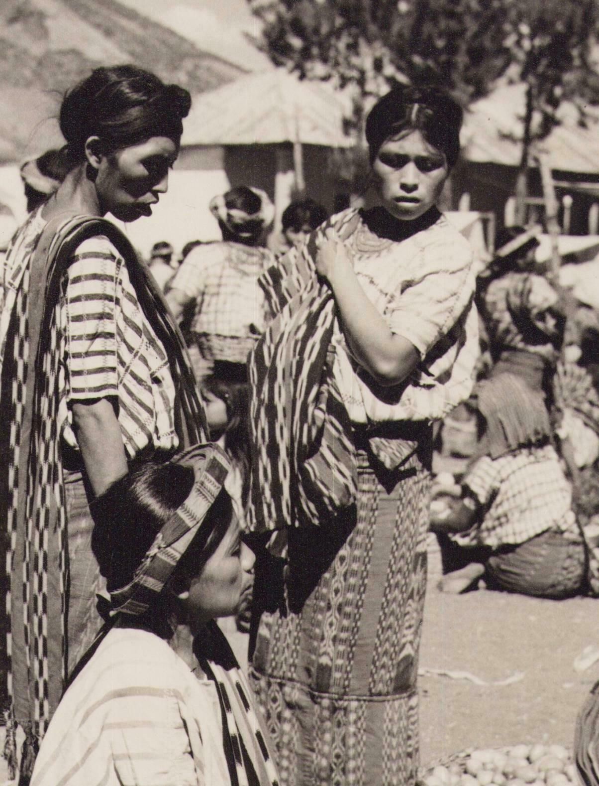 Hanna Seidel Guatemala, Market, People, Black And White Photography, 1960s, 23,1 X 17,1 Cm Ca. 1960s photo furniture