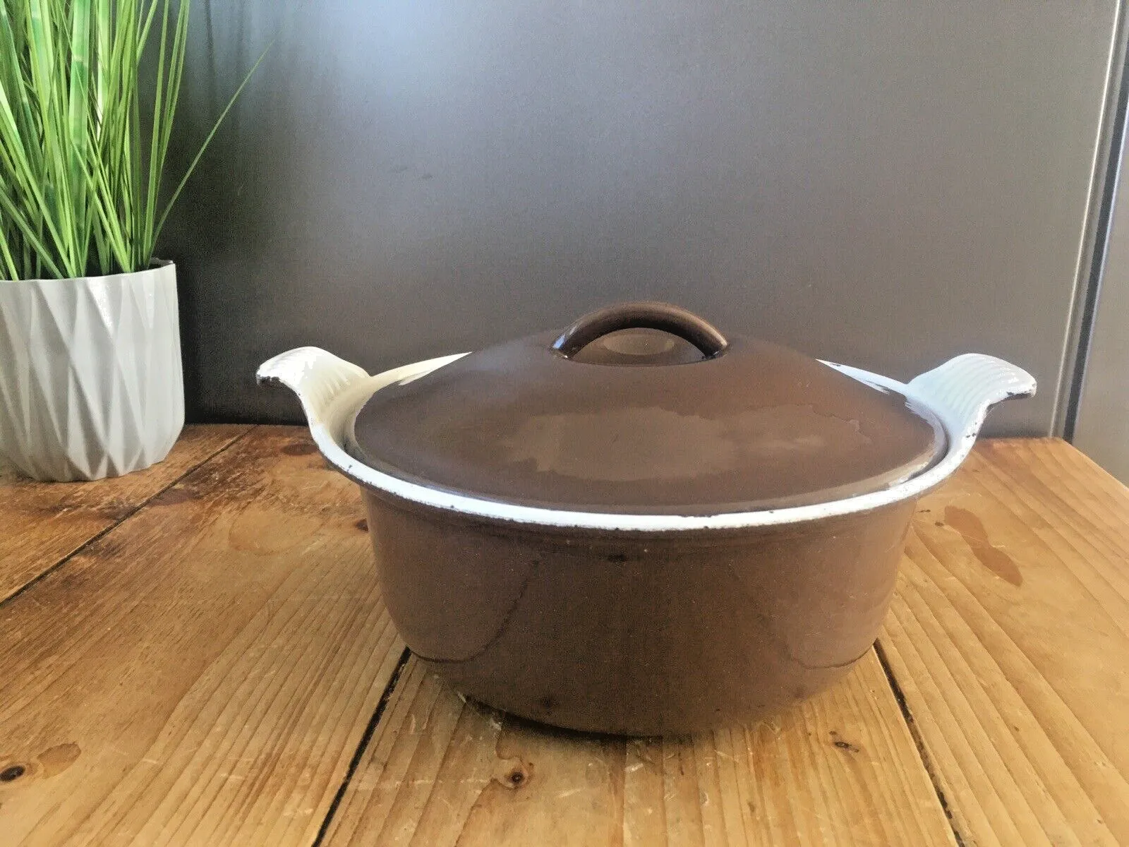 Cousances France Brown Enamel Cast Iron Lidded Casserole Dish Size 22 Le Creuset