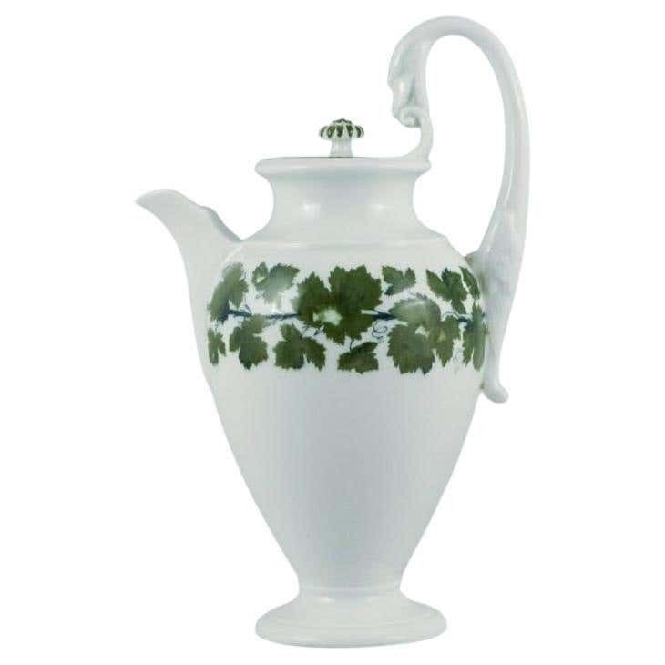 Meissen Green Ivy Vine. Coffee Pot In Hand Painted Porcelain. Early 20th Century