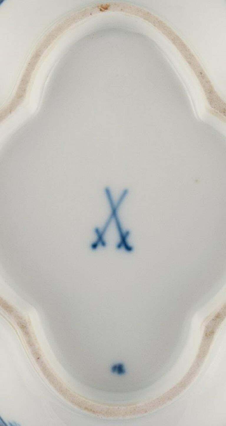 Meissen, Two Bowls Hand Painted With Blue Flowers And Gold Rim. Late 19th C. photo buy