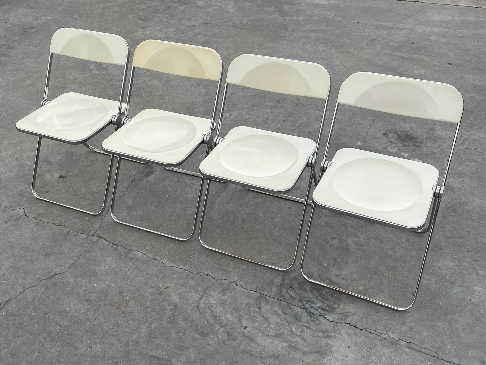 647.92 4 Plia Folding Chairs By Giancarlo Piretti For Castelli photo