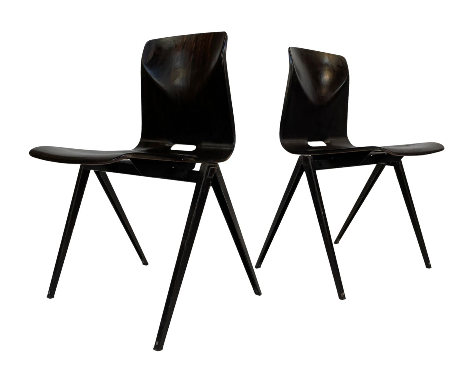 photo vinterior Set Of Four Pagholz Galvanitas S22 Stackable School Chair Brown