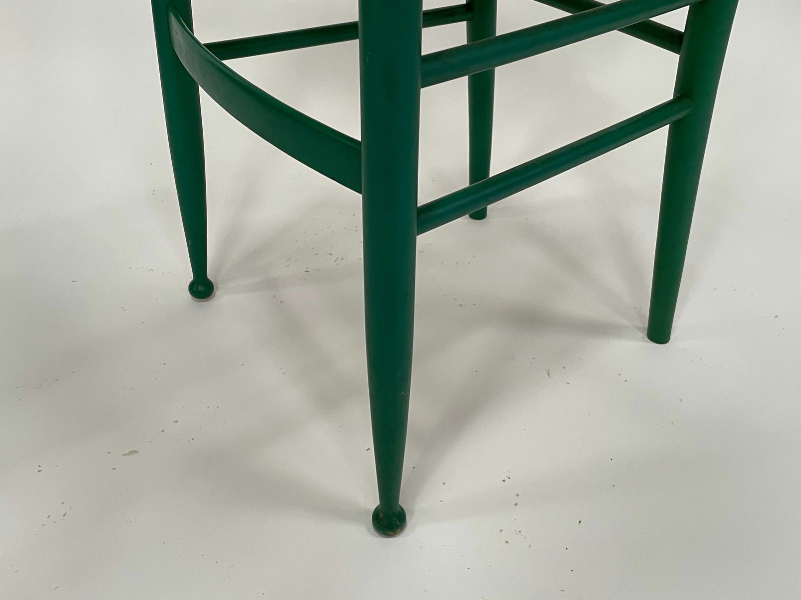photo vintage Set Of 4 Wooden Chairs In The Italian Chiavari Style