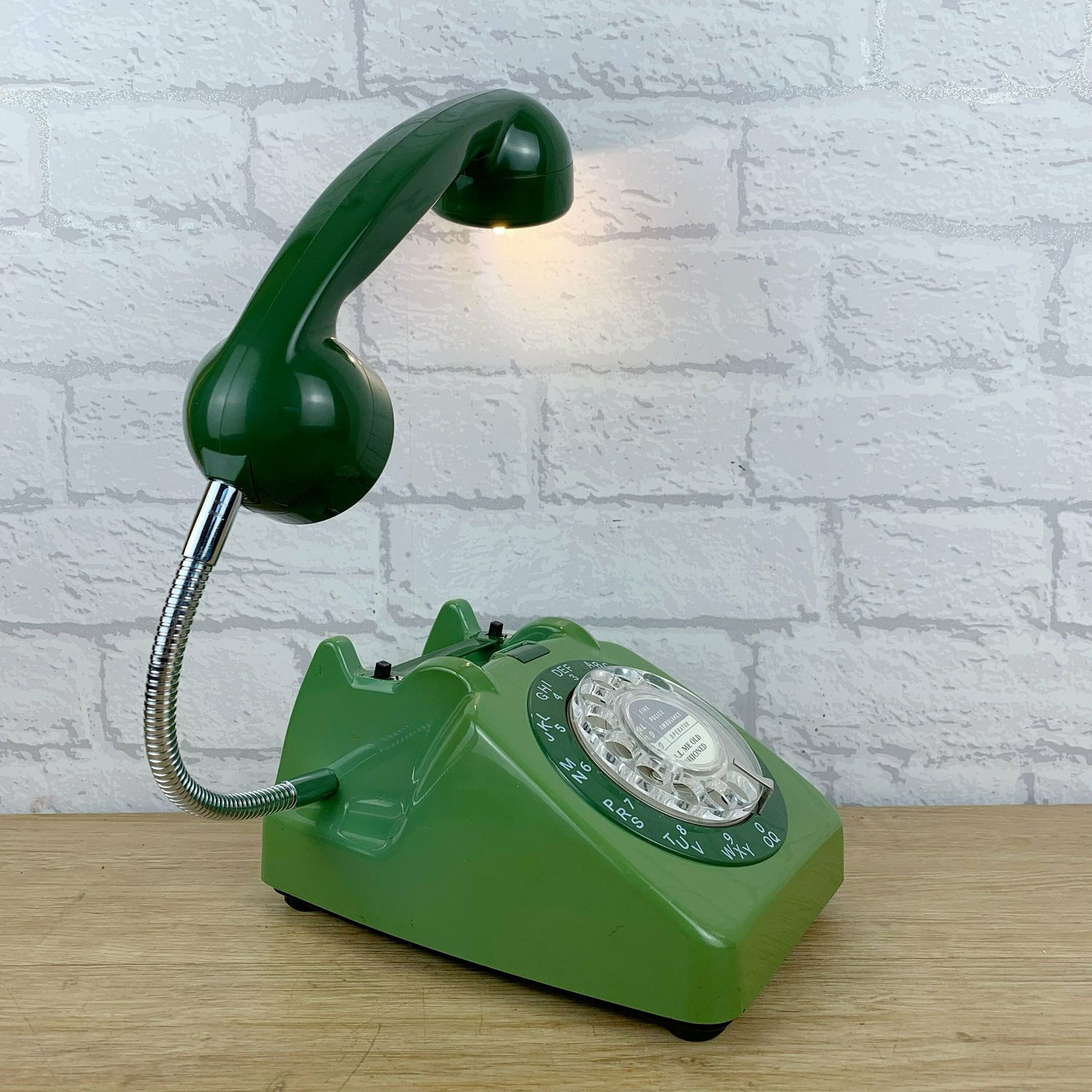 Retro Telephone Lamp Green photo vinterior