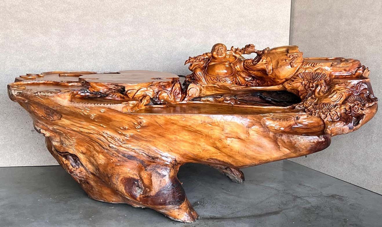 photo furniture Socle en racine laquée du XXe siècle, percé pour fontaine, avec bouddha