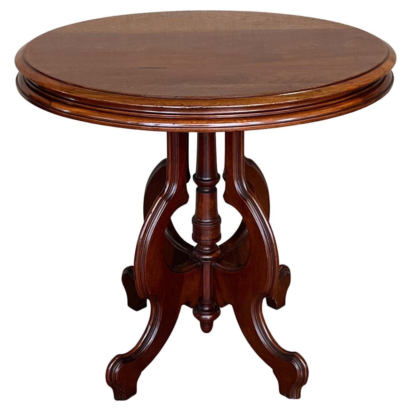 Table basse ovale victorienne en loupe de noyer avec incrustations