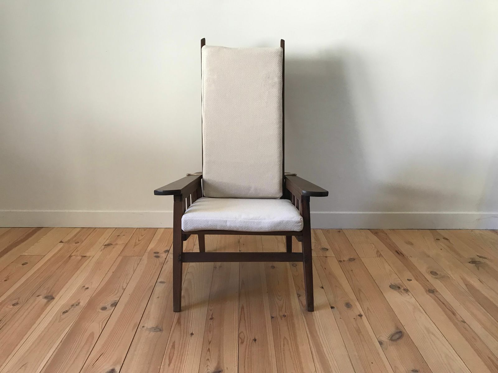 Morris, Arts And Crafts Armchair Circa 1930. photo vintage