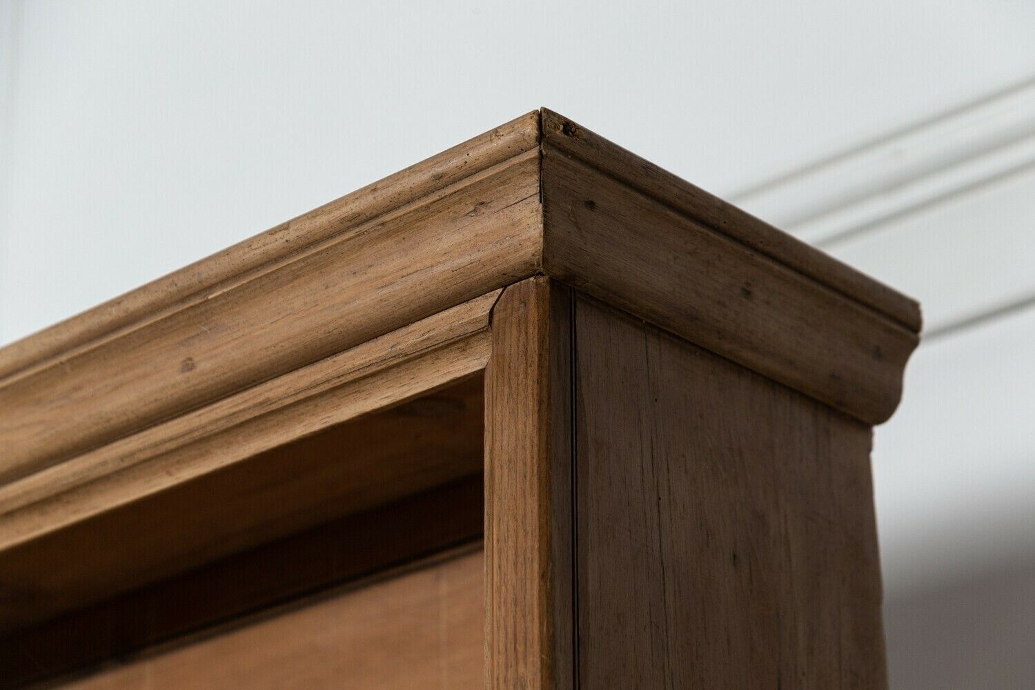 photo vinterior Large 19thc English Pine Breakfront Bookcase