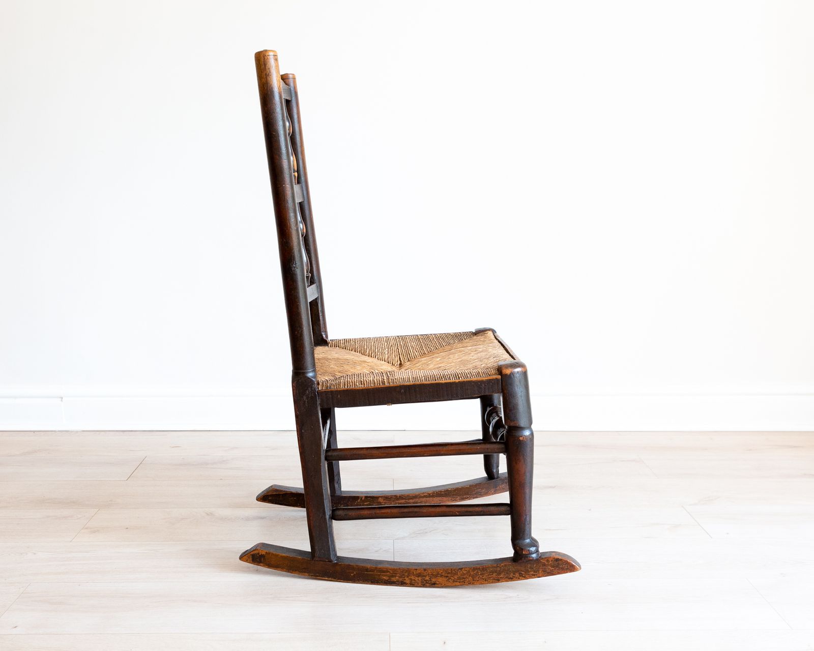 Georgian Rocking Chair 18th Century Antiqu.E Lancashire Rusti.C Fireside Chair English Farmhouse Country House Rush Seat Spindle Back Ash Elm photo vintage