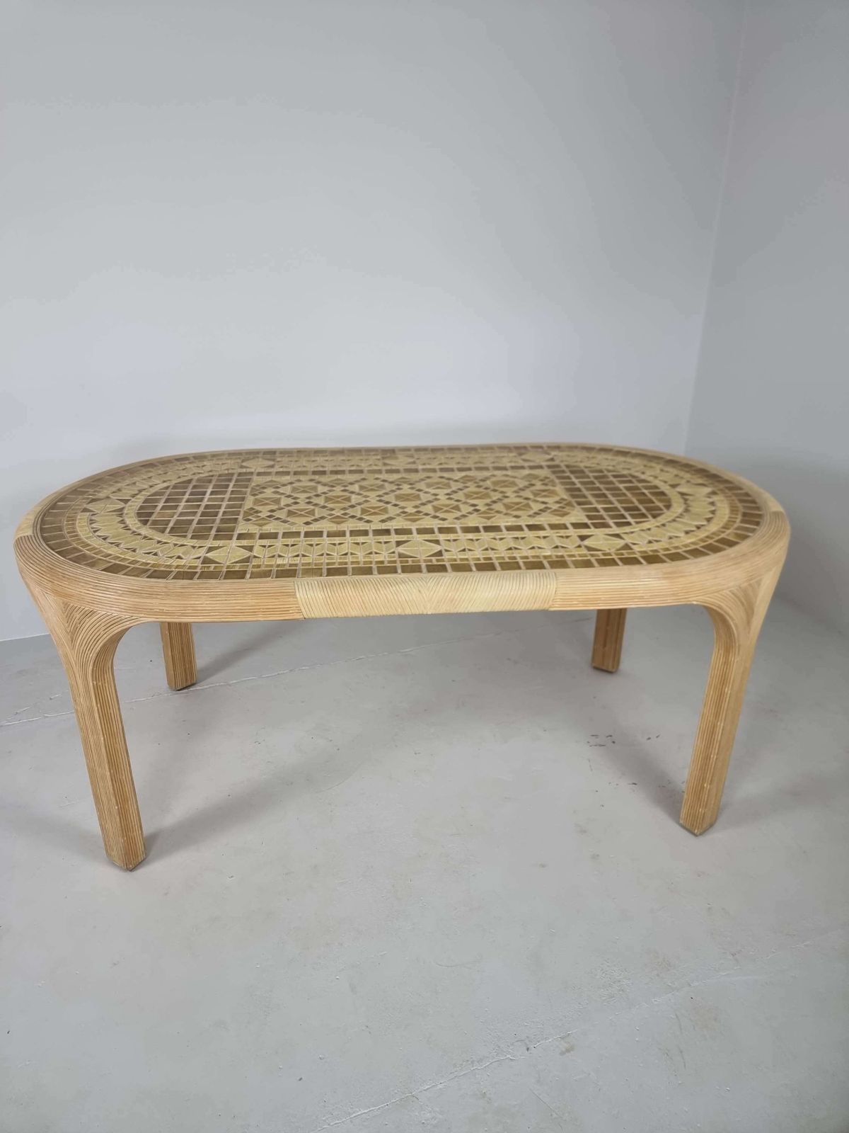 photo for sale Rotan Riet Eettafel Met Keramische Inleg, Jaren 1980