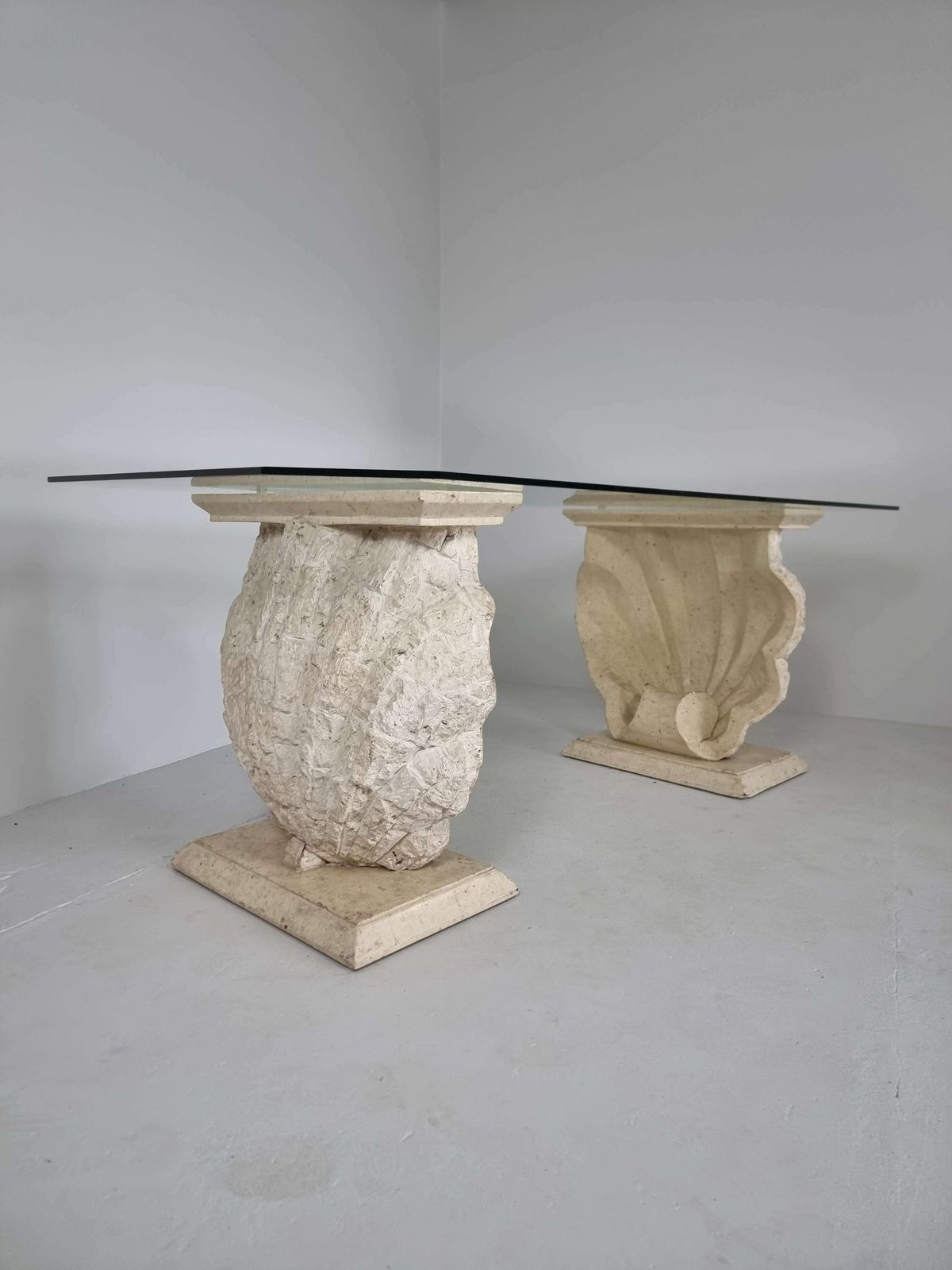 Stenen Schelp Eettafel Van Magnussen Ponte, Mactan Steen, Jaren 1980 photo furniture